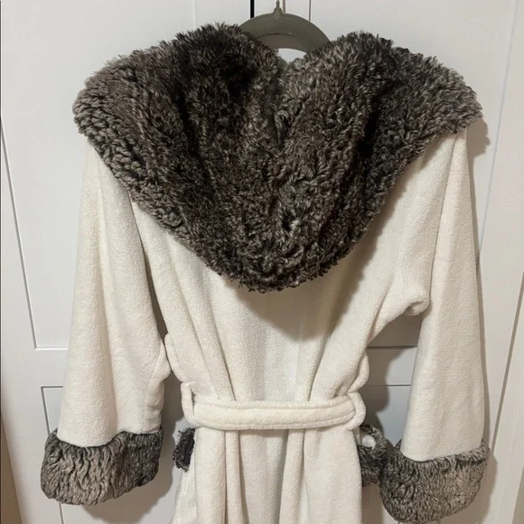 Pottery Barn Robe - Picture 4 of 7